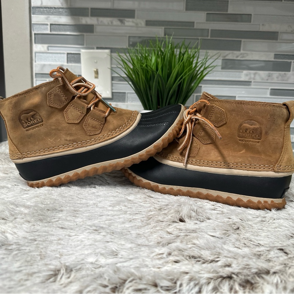 Women’s Sorel Boots Size 7.5 M Out N About Waterproof Leather Rubber NL2133-286